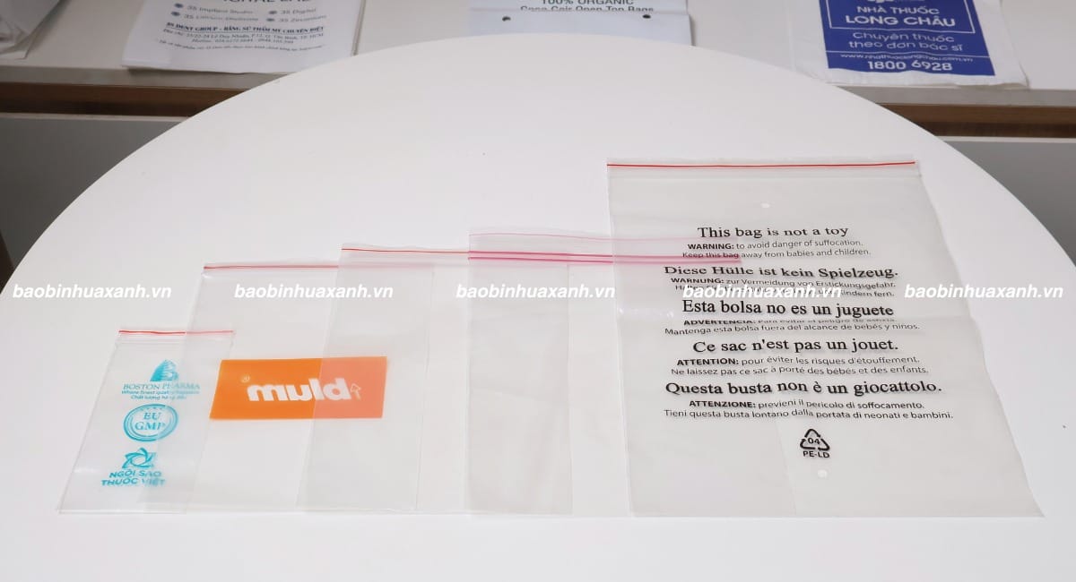 Túi zipper chỉ đỏ và chỉ trắng