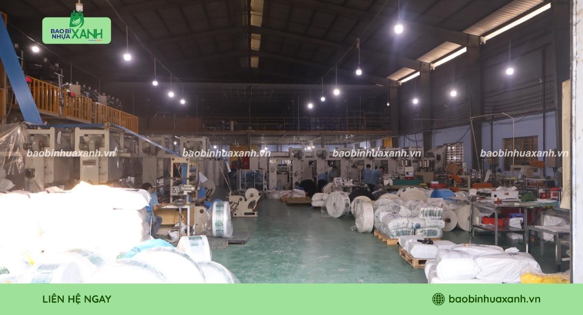 Xưởng Bao Bì Nhựa Xanh chuyên sản xuất túi zip chỉ trắng