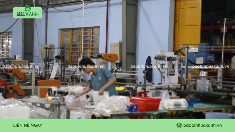 Xưởng Bao Bì Nhựa Xanh chuyên sản xuất túi ép quai tái chế