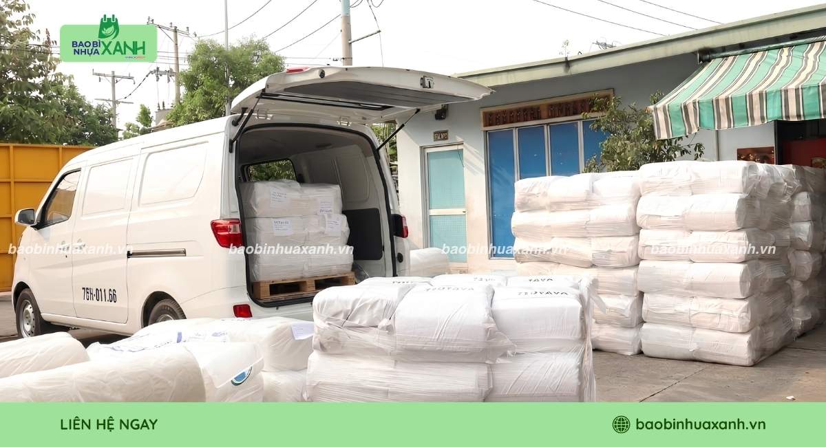 Chính Sách Bảo Mật Thông Tin 2 Nhân viên giao hàng theo thông tin khách hàng đã cung cấp