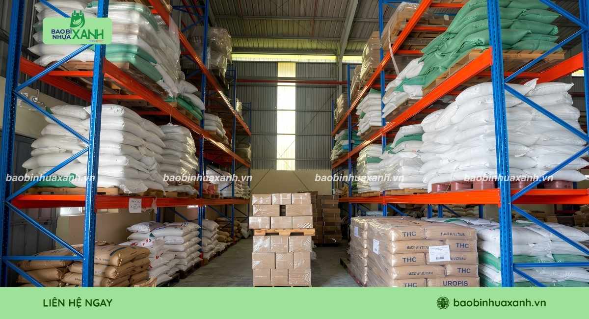 Kho lưu trữ bao bì nhựa sẵn sàng cung ứng hàng cho đại lý