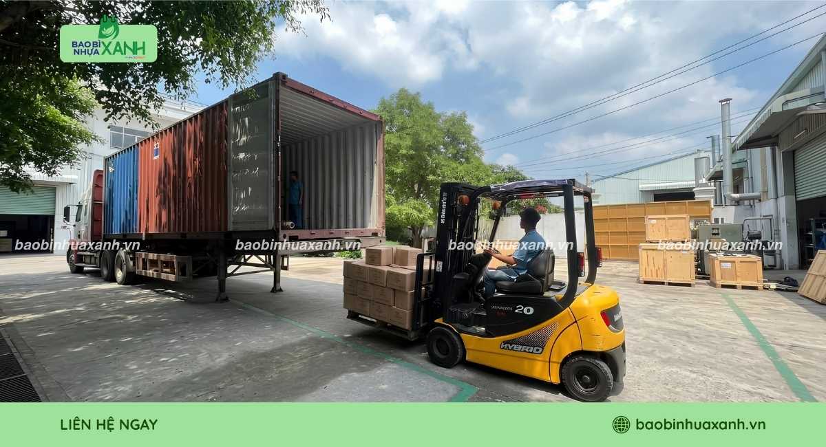 Xe giao nhận phục vụ quá trình đổi trả sản phẩm
