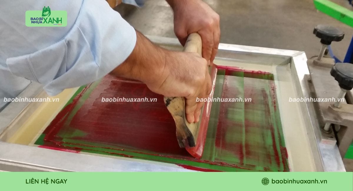 Cách sử dụng dao gạt mực in lụa