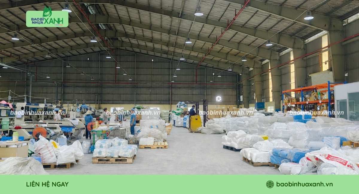 Xưởng Bao Bì Nhựa Xanh chuyên sản xuất túi ép quai PE