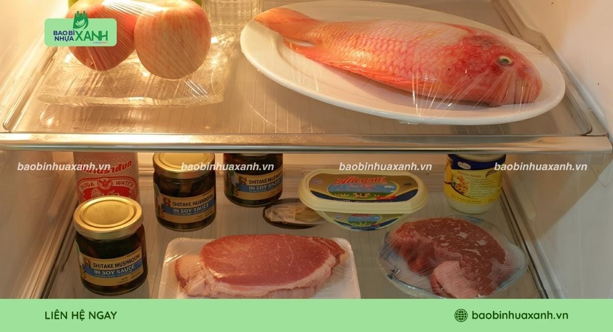 Màng bọc thực phẩm giúp bảo quản thức ăn trong tủ lạnh