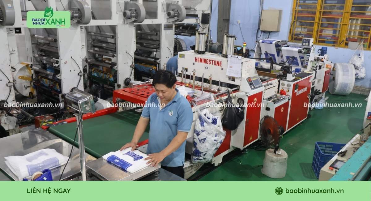 In Lụa Là Gì? Kỹ Thuật, Quy Trình In Lụa Gia Công Tại Xưởng 12 Xưởng in lụa Bao Bì Nhựa Xanh