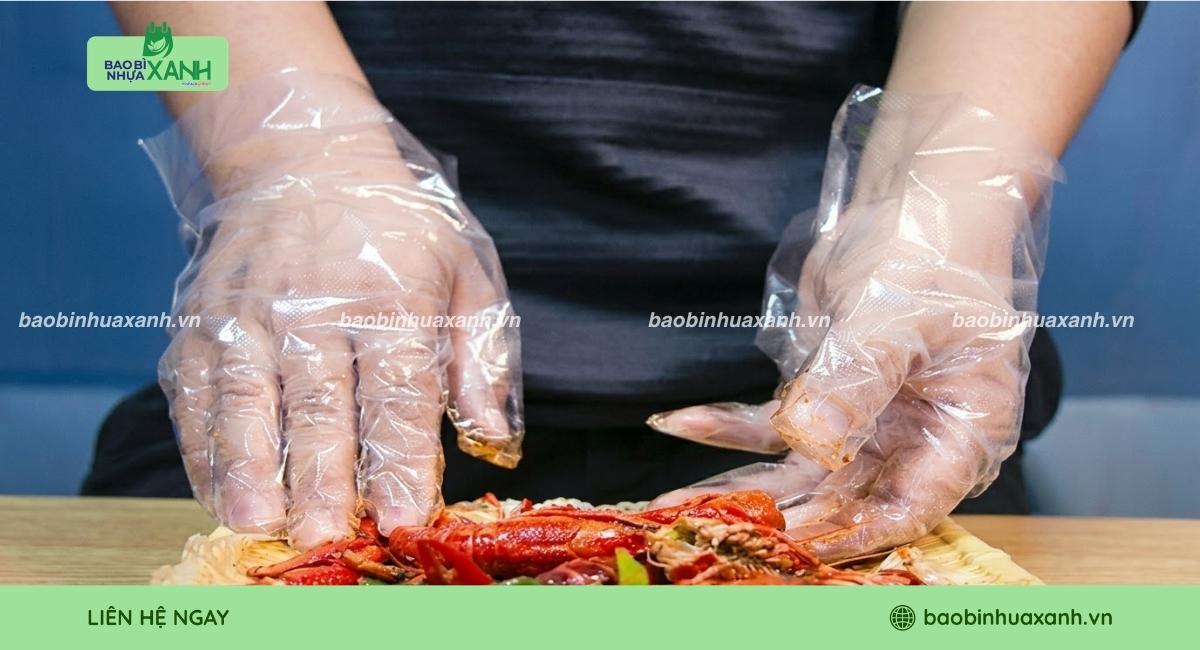 Bao tay nilon sử dụng khi ăn hải sản