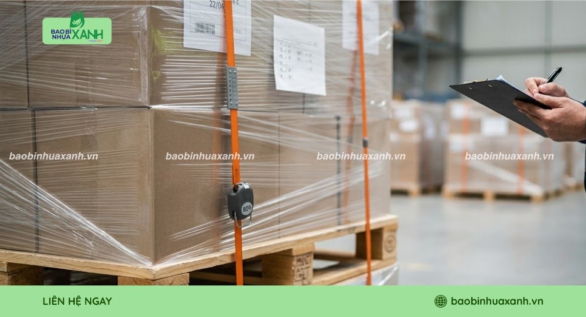 Kiểm tra pallet sau khi quấn hàng bằng máy